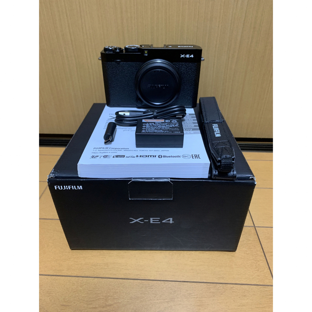 期間限定送料無料】 富士フイルム - FUJIFILM X-E4 ボディ ミラーレス