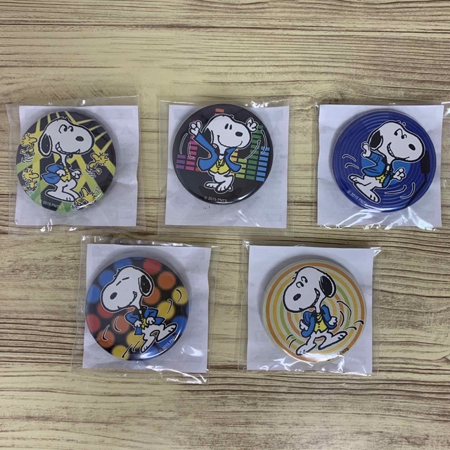 SNOOPY - スヌーピー SNOOPY 缶バッジ 2015年 5個セットの通販 by