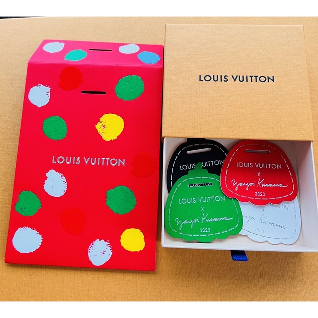 LOUIS VUITTON(ルイヴィトン)のルイヴィトン　草間彌生　コラボ　限定　タグ　４色　セット レディースのファッション小物(その他)の商品写真