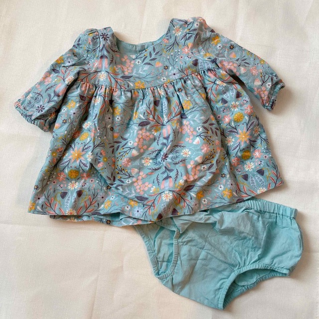 babygap セットアップ 花柄 トップス baby gap GAP キッズ/ベビー/マタニティのベビー服(~85cm)(シャツ/カットソー)の商品写真