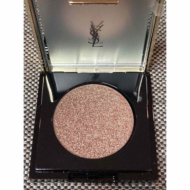 Yves Saint Laurent Beaute(イヴサンローランボーテ)の新品❗️イヴ・サンローラン ラメクラッシュ 43 ダズリングトープ コスメ/美容のベースメイク/化粧品(アイシャドウ)の商品写真