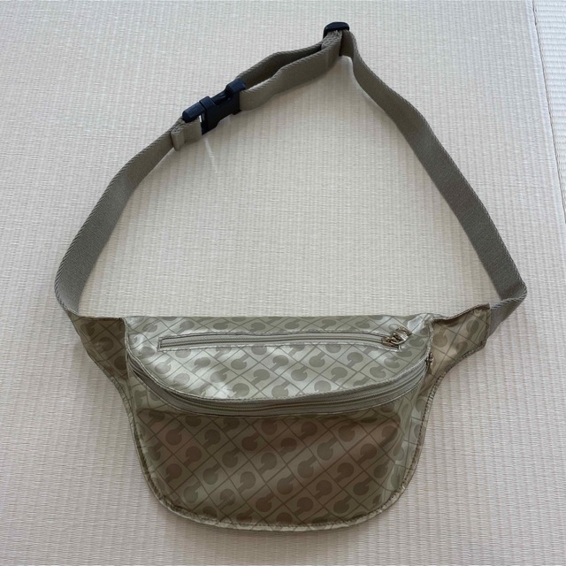 美品 ゲラルディーニ ソフティ ボディバッグ - ボディバッグ/ウエスト
