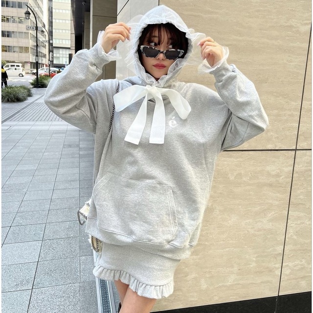 é tulle ribbon hoodie gray - パーカー