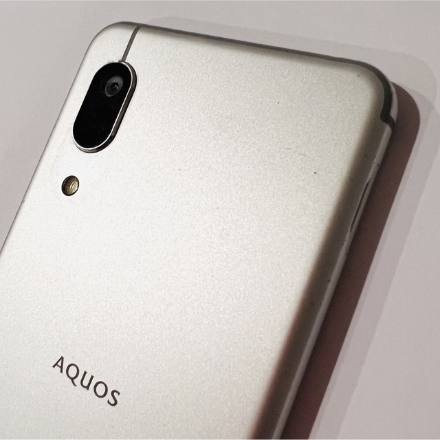 AQUOS(アクオス)のAQUOS sense3 lite シルバーホワイト SH-RM12 良品  スマホ/家電/カメラのスマートフォン/携帯電話(スマートフォン本体)の商品写真