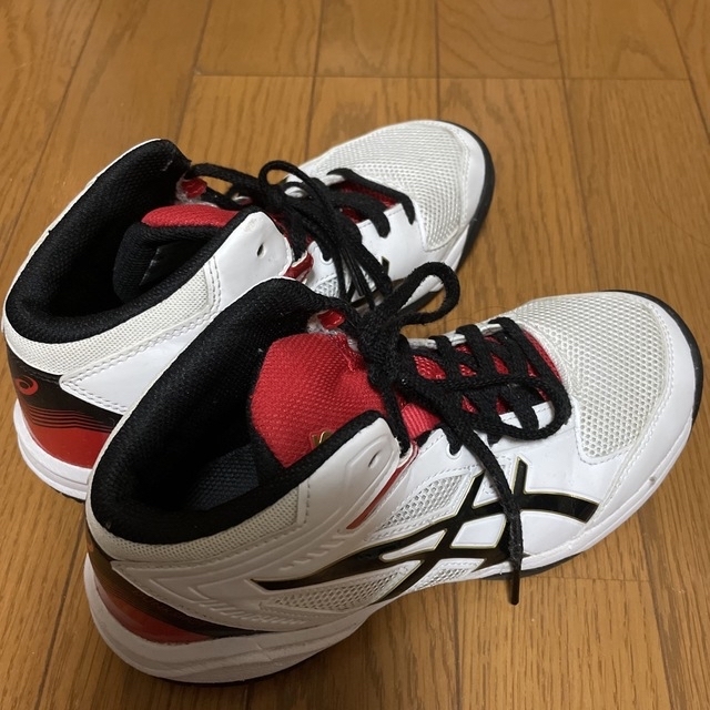 asics(アシックス)の値下げ☆acics★バッシュ★バスケットシューズ　23cm レディースの靴/シューズ(スニーカー)の商品写真