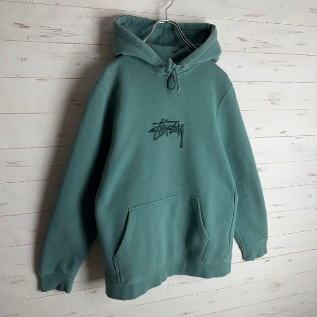 STUSSY - 《即完売モデル》ステューシー☆センター刺繍ロゴ パーカー