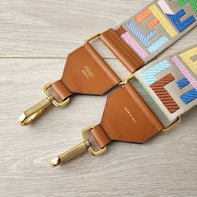 美品 FENDI フェンディ ミニストラップユー リボン ピンクベージュ