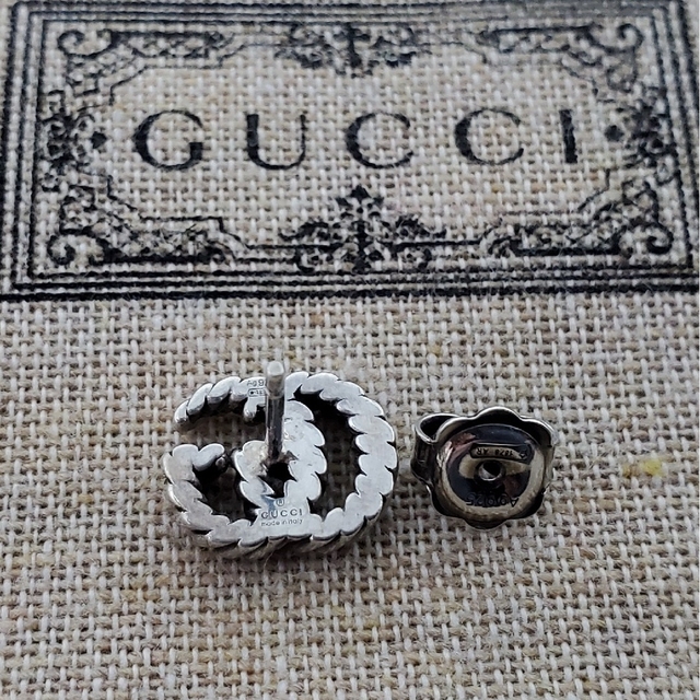 Gucci(グッチ)の【現行レア美品】 GUCCI ダブルGG ツイスト ピアス 片耳 メンズのアクセサリー(ピアス(片耳用))の商品写真