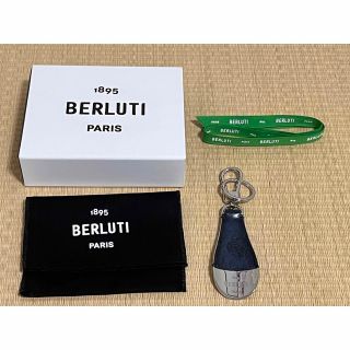 美品 ベルルッティ スクリットレター メタルキーリング カリグラフ