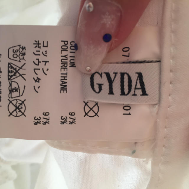 GYDA(ジェイダ)のGYDA白スキニー レディースのパンツ(スキニーパンツ)の商品写真