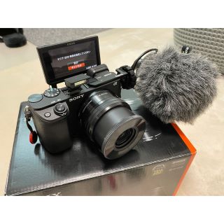 ソニー(SONY)の【ショット数1551！】SONY α6400 ダブルズームレンズキット(ミラーレス一眼)