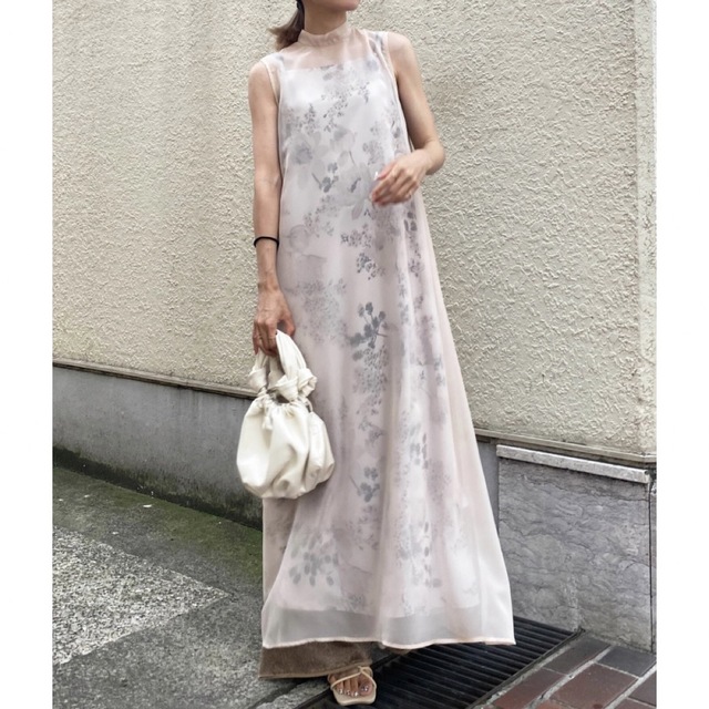 Ameri VINTAGE(アメリヴィンテージ)のAmeri  2WAY FLOWER LAYERED SHEER DRESS レディースのワンピース(ロングワンピース/マキシワンピース)の商品写真