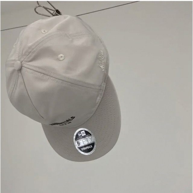 FEAR OF GOD(フィアオブゴッド)の【新品未使用】FEAROFGOD ESSENTIALS ×NEWERA CAP メンズの帽子(キャップ)の商品写真