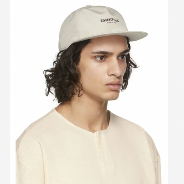 FEAR OF GOD(フィアオブゴッド)の【新品未使用】FEAROFGOD ESSENTIALS ×NEWERA CAP メンズの帽子(キャップ)の商品写真