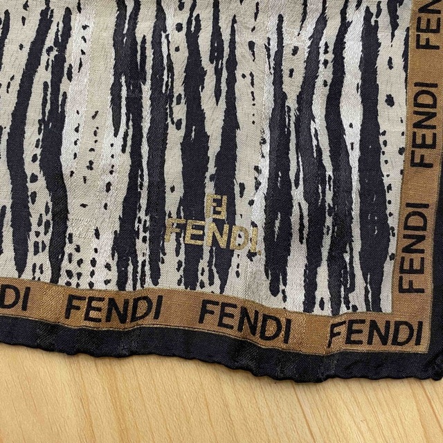 FENDI シルク混ハンカチスカーフ