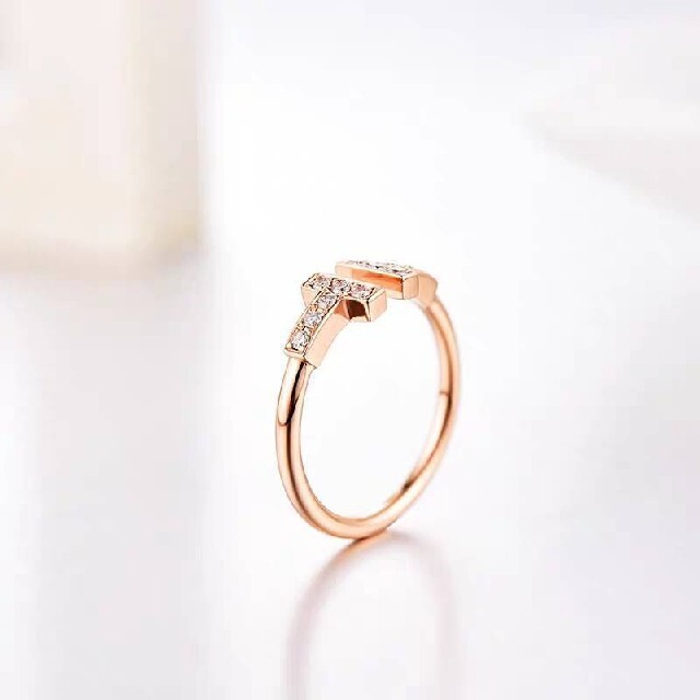 レディース　Tリング　指輪　シルバー　ピンクゴールド　高級品　ジルコニア レディースのアクセサリー(リング(指輪))の商品写真