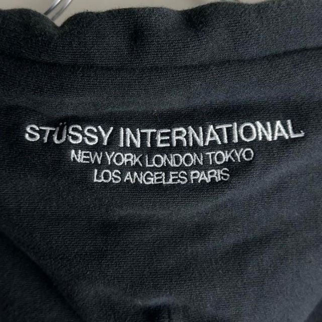 STUSSY - 《即完売モデル》ステューシー☆センター刺繍ロゴ パーカー