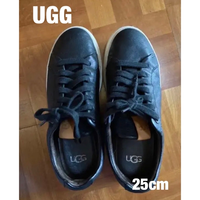 UGG スニーカー　黒　25cm