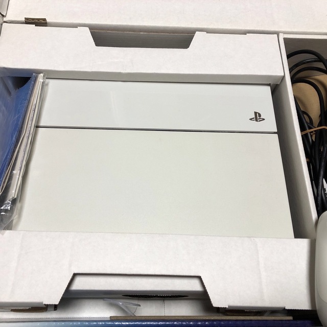 PlayStation4(プレイステーション4)のPlayStation®4 500GB CUH-1100AB02 エンタメ/ホビーのゲームソフト/ゲーム機本体(家庭用ゲーム機本体)の商品写真