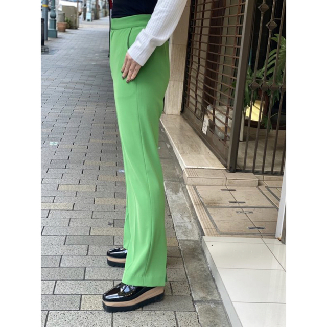 新品未使用 緑パンツ センタープレス カラーパンツ バックスリット ウエストゴム