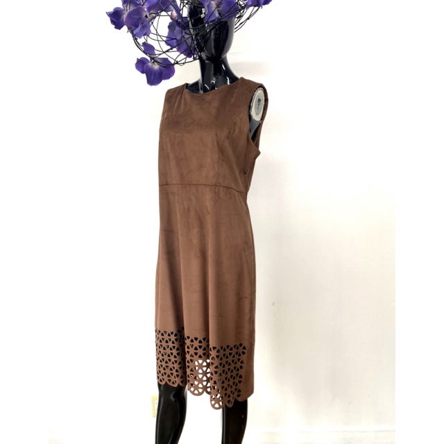 RINASCIMENTO(リナシメント)の新品　フェイクスウェードワンピ　キャメル　パンチング　大きめサイズ　インポート レディースのスカート(ひざ丈スカート)の商品写真