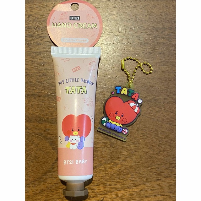 防弾少年団(BTS)(ボウダンショウネンダン)のTATA ハンドクリーム　新品未使用 コスメ/美容のボディケア(ハンドクリーム)の商品写真