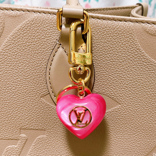 LOUIS VUITTON(ルイヴィトン)のポルトクレ・LVビラブド レディースのファッション小物(キーホルダー)の商品写真