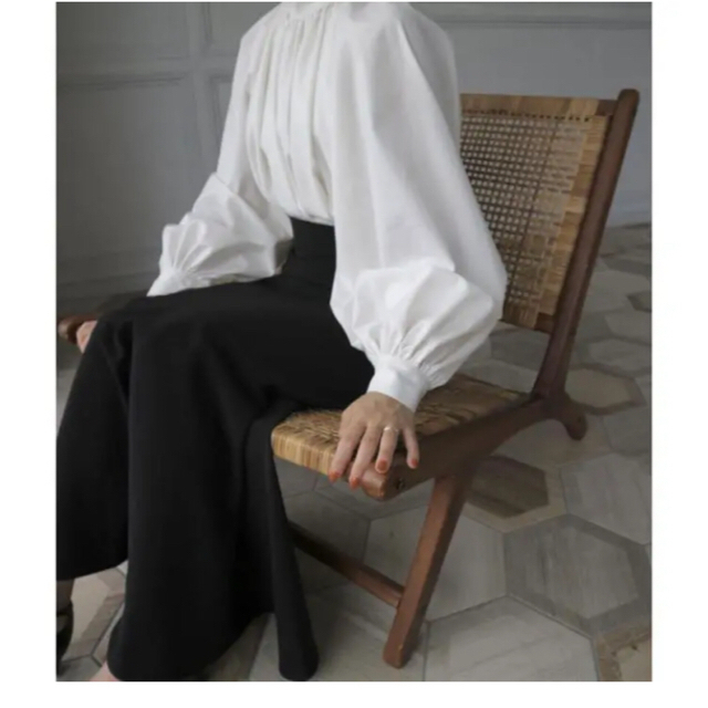 ánuans(アニュアンス)の完売品Acka / original balloon sleeve blouse レディースのトップス(シャツ/ブラウス(長袖/七分))の商品写真