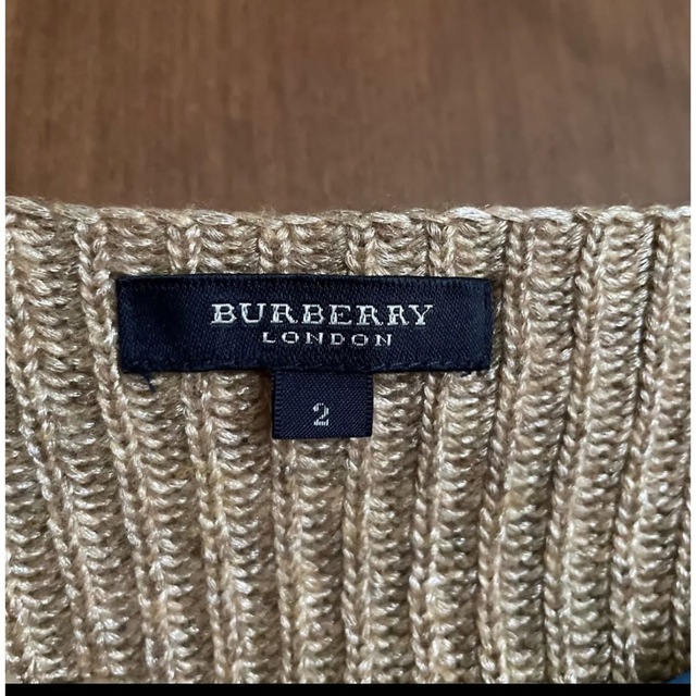 BURBERRY(バーバリー)のバーバリー　ロンドン　Vネックニット　ブラウン レディースのトップス(ニット/セーター)の商品写真