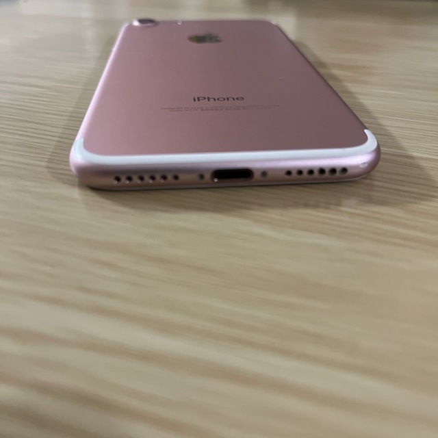 Apple(アップル)の【美品】iPhone 7 Rose Gold 128 GB SIMフリー スマホ/家電/カメラのスマートフォン/携帯電話(スマートフォン本体)の商品写真