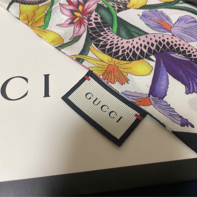 Gucci - GUCCI グッチ フローラ スネークプリント ネックボウ リボン