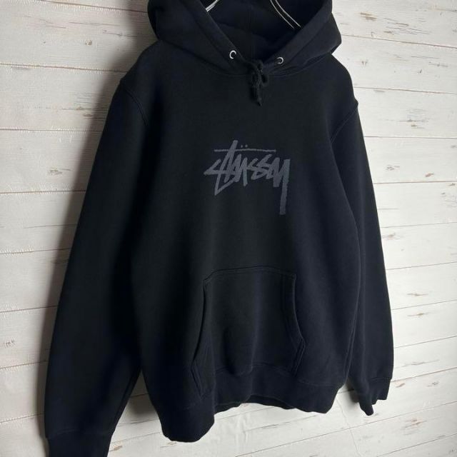 STUSSY - 《即完売モデル》ステューシー☆センターロゴ パーカー 定番