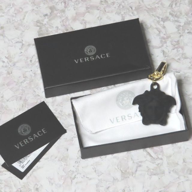 VERSACE(ヴェルサーチ)の新品VERSACEメドゥーサキーホルダーベルトチャームヴェルサーチェアクセサリー メンズのファッション小物(キーホルダー)の商品写真