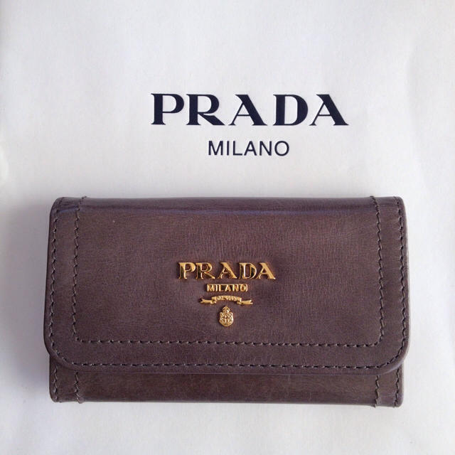 PRADA(プラダ)のお値下げ【新品未使用】PRADA キーケース レディースのファッション小物(キーケース)の商品写真