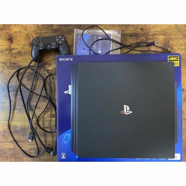 PlayStation4(プレイステーション4)のPlayStation4 Pro CUH-7200BB01 エンタメ/ホビーのゲームソフト/ゲーム機本体(家庭用ゲーム機本体)の商品写真