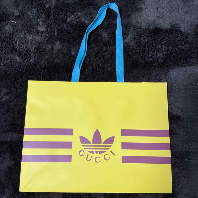 Gucci(グッチ)のGUCCI×adidas 紙袋 レディースのバッグ(ショップ袋)の商品写真