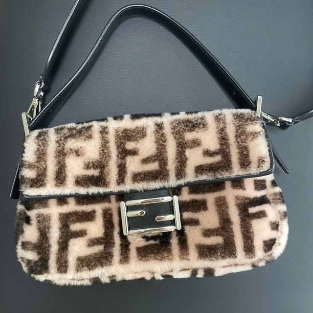 FENDI★バケットファーショルダーバッグ