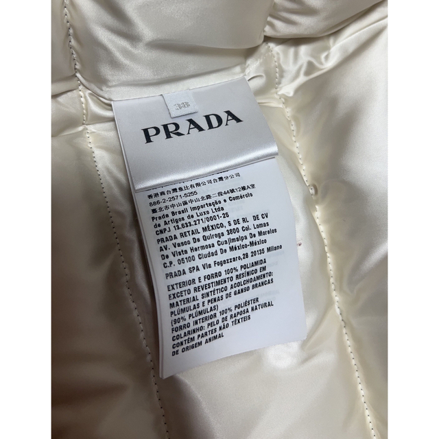 PRADA(プラダ)のくるりん様専用　PRADAレディースダウンコート レディースのジャケット/アウター(ダウンコート)の商品写真