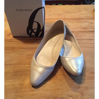 ナインウエスト(NINE WEST)のNINE WEST ナインウエスト フラットシューズ ゴールド(バレエシューズ)