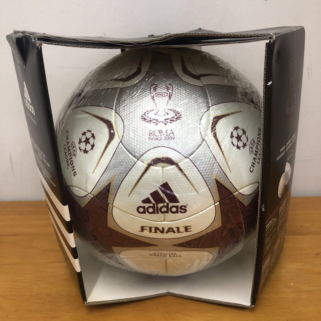 adidas(アディダス)のadidas 2009 チャンピオンズリーグ　ローマ　公式試合球 スポーツ/アウトドアのサッカー/フットサル(ボール)の商品写真