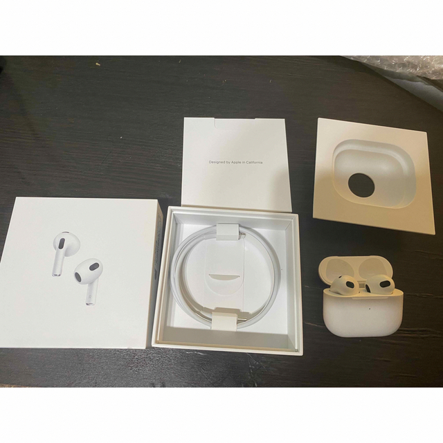 ヘッドフォン/イヤフォン保証期間付き、美品　Apple Airpods (第3世代) MPNY3J/A