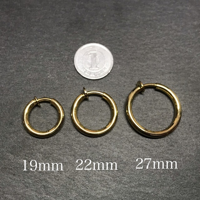 フェイクピアスフープピアスメンズレディースゴールド両耳セット 21mm A038 メンズのアクセサリー(ピアス(両耳用))の商品写真