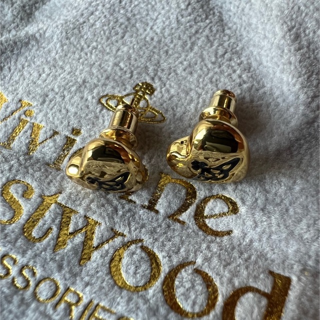 Vivienne Westwood(ヴィヴィアンウエストウッド)の【新品】viviennewestwood ハート 両耳ピアス レディースのアクセサリー(ピアス)の商品写真