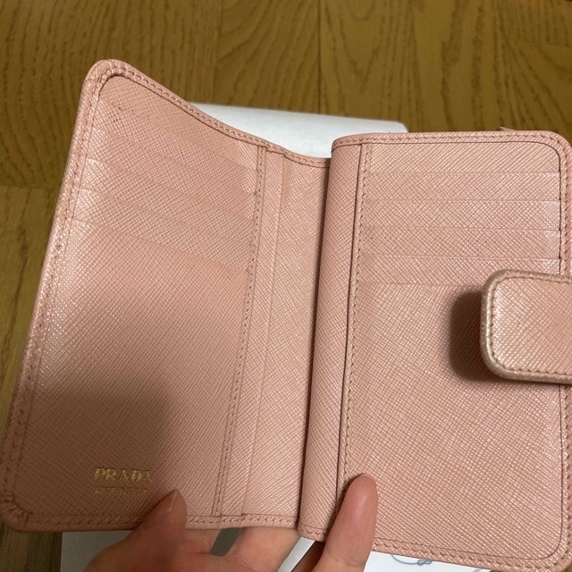 PRADA(プラダ)のPRADA SAFFIANO METAL 折りたたみ財布 レディースのファッション小物(財布)の商品写真