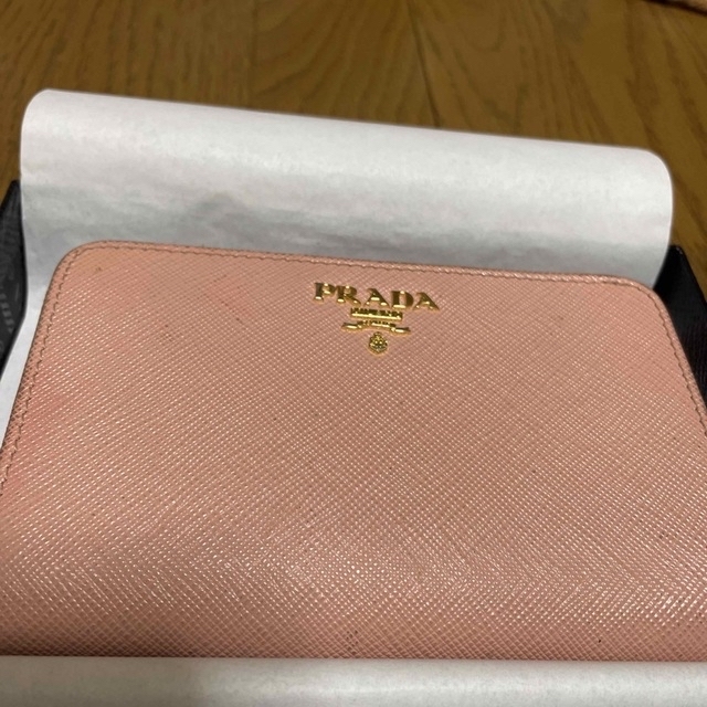 PRADA(プラダ)のPRADA SAFFIANO METAL 折りたたみ財布 レディースのファッション小物(財布)の商品写真