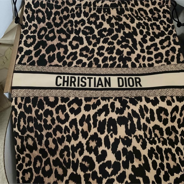 Christian Dior(クリスチャンディオール)のディオール DIORレオパード柄　巾着  メゾン　豹柄 コスメ/美容のコスメ/美容 その他(その他)の商品写真