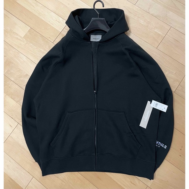 FEAR OF GOD(フィアオブゴッド)のESSENTIALSエッセンシャルズFULL-ZIP バックロゴ ジップパーカー メンズのトップス(パーカー)の商品写真