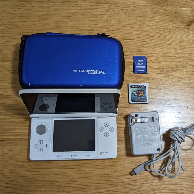 任天堂(ニンテンドウ)のニンテンドー 3DS 本体 充電器 ホワイト ソフト モンスターハンタークロス エンタメ/ホビーのゲームソフト/ゲーム機本体(携帯用ゲーム機本体)の商品写真
