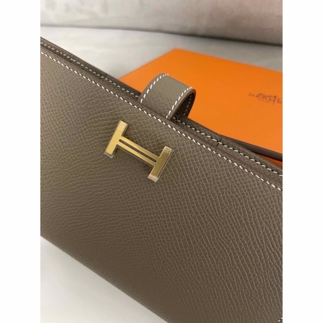 Hermes(エルメス)のHERMES べアン　スフレ　エトゥープ　ゴールド金具　2/28までの出品 レディースのファッション小物(財布)の商品写真