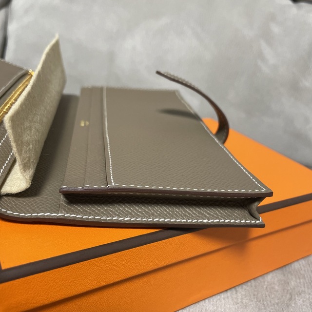 Hermes(エルメス)のHERMES べアン　スフレ　エトゥープ　ゴールド金具　2/28までの出品 レディースのファッション小物(財布)の商品写真